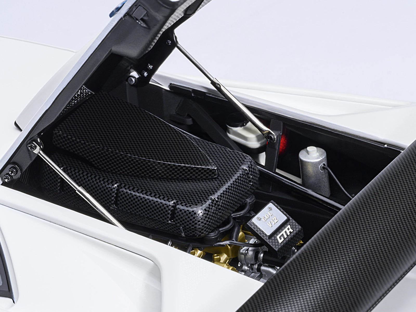 Lamborghini Diablo GTR Impact White 1/18 Model Car by Autoart - image 5