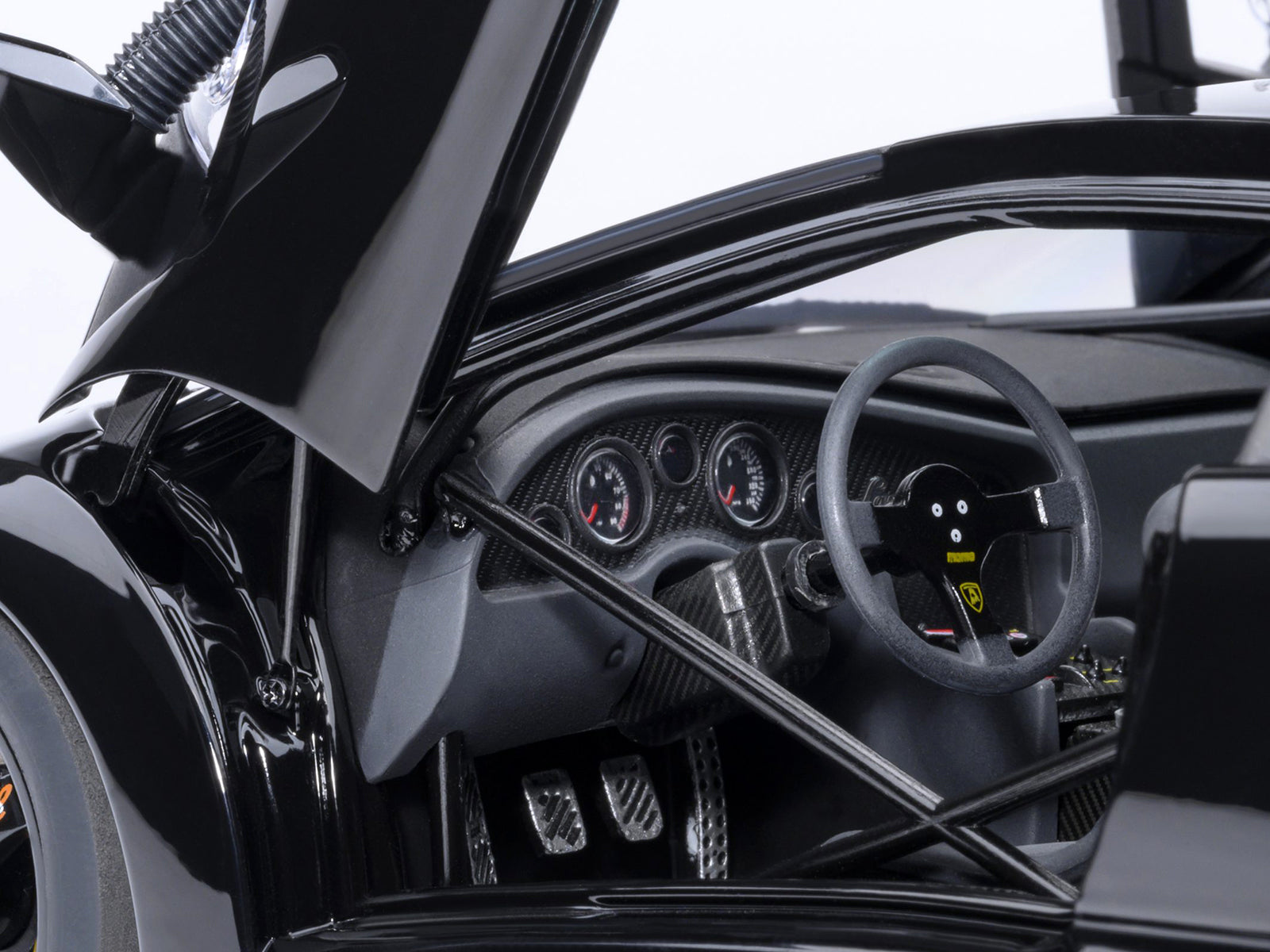 Lamborghini Diablo GTR Deep Black 1/18 Model Car by Autoart - image 4