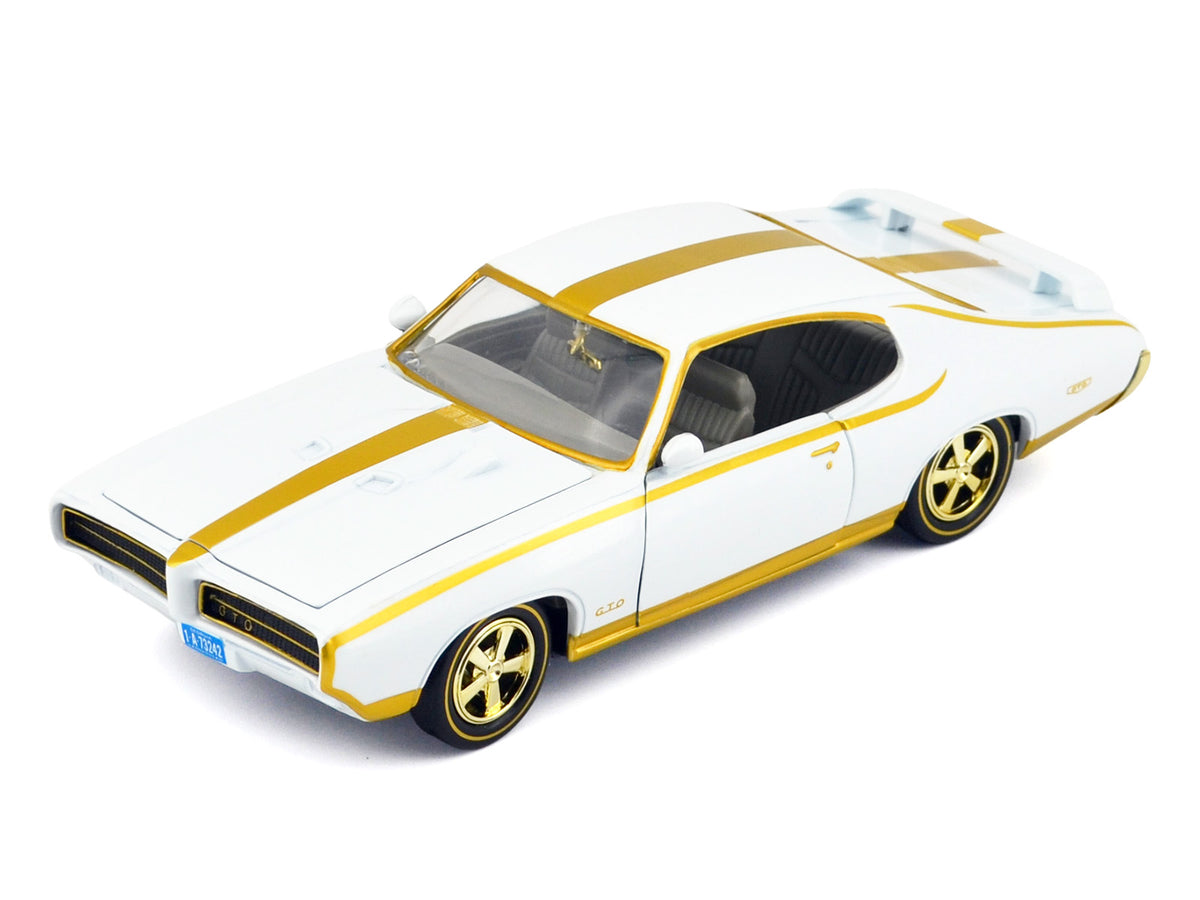 1969 Pontiac GTO Judge White Metallic with Gold Stripes "Luxe Legends" Series 1/24 Diecast Model Car by Motormax - image 3