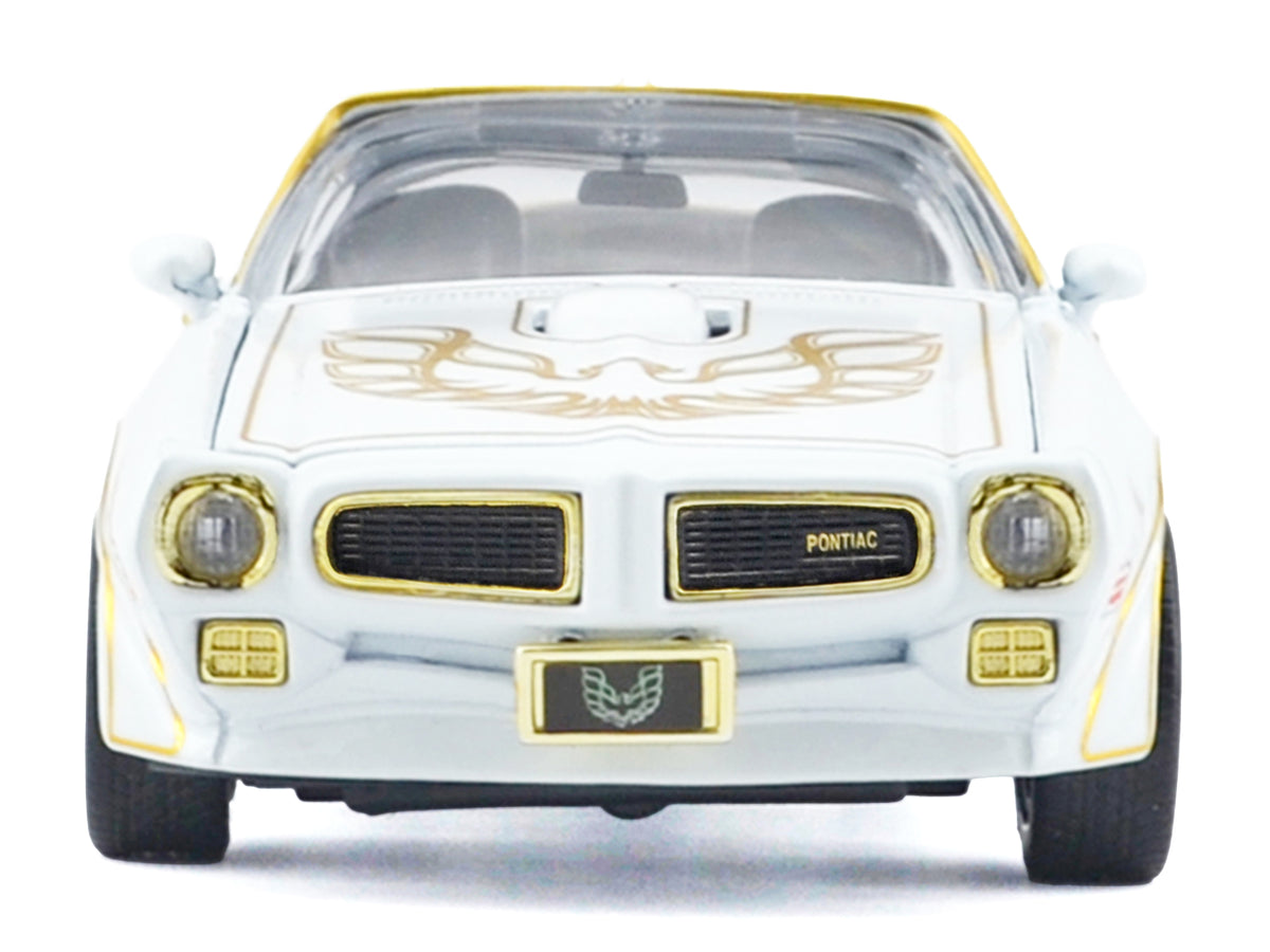1973 Pontiac Firebird Trans Am White Metallic with Gold Accents "Luxe Legends" Series 1/24 Diecast Model Car by Motormax - image 3