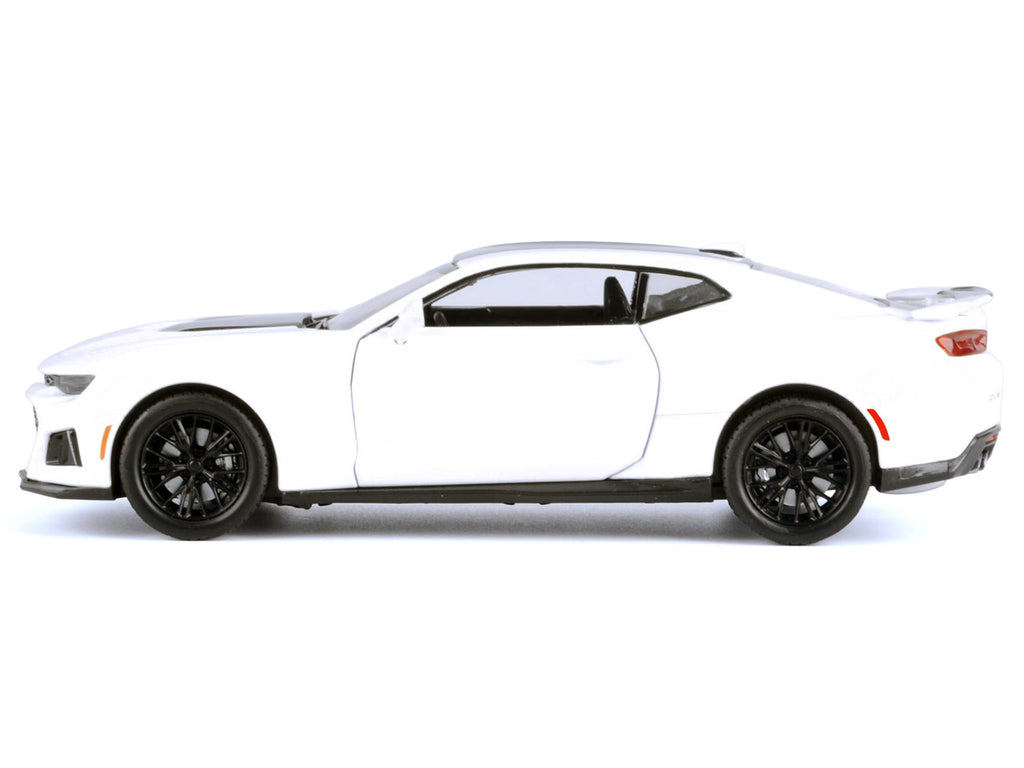 2017 Chevrolet Camaro ZL1 White 1/24 Diecast Model Car by Motormax - image 2