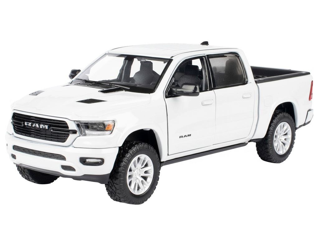 2019 RAM 1500 Laramie Crew Cab Pickup Truck White "Timeless Legends" Series 1/24 Diecast Model Car by Motormax