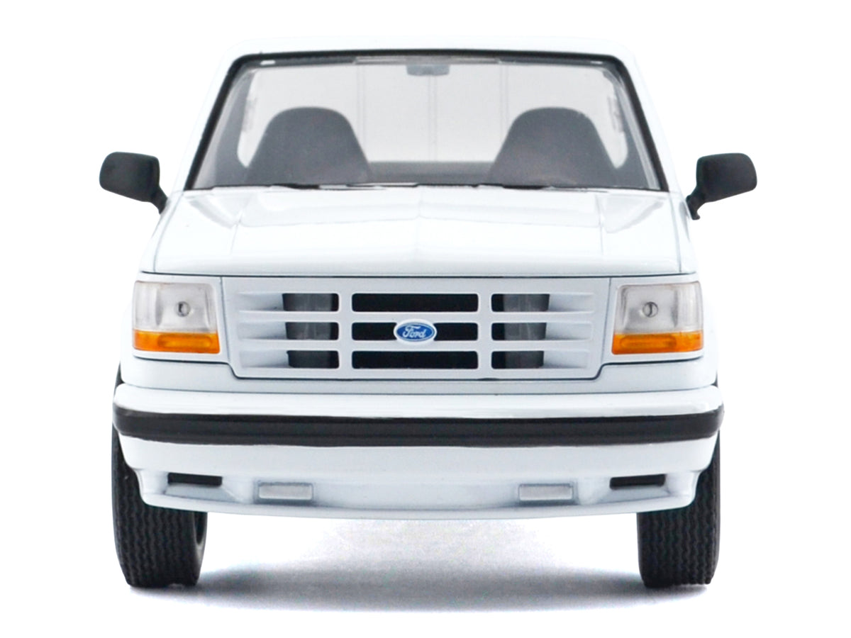 1993 Ford F-150 SVT Lightning Pickup Truck White "Maxx Design" Series 1/24 Diecast Model Car by Motormax - image 3