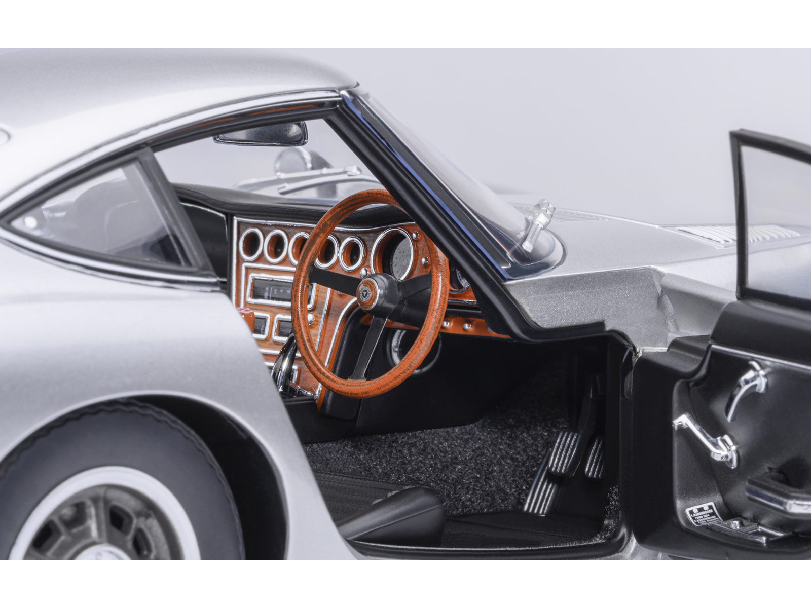 1967 Toyota 2000GT RHD (Right Hand Drive) Silver Metallic 1/18 Model Car by Autoart - image 4