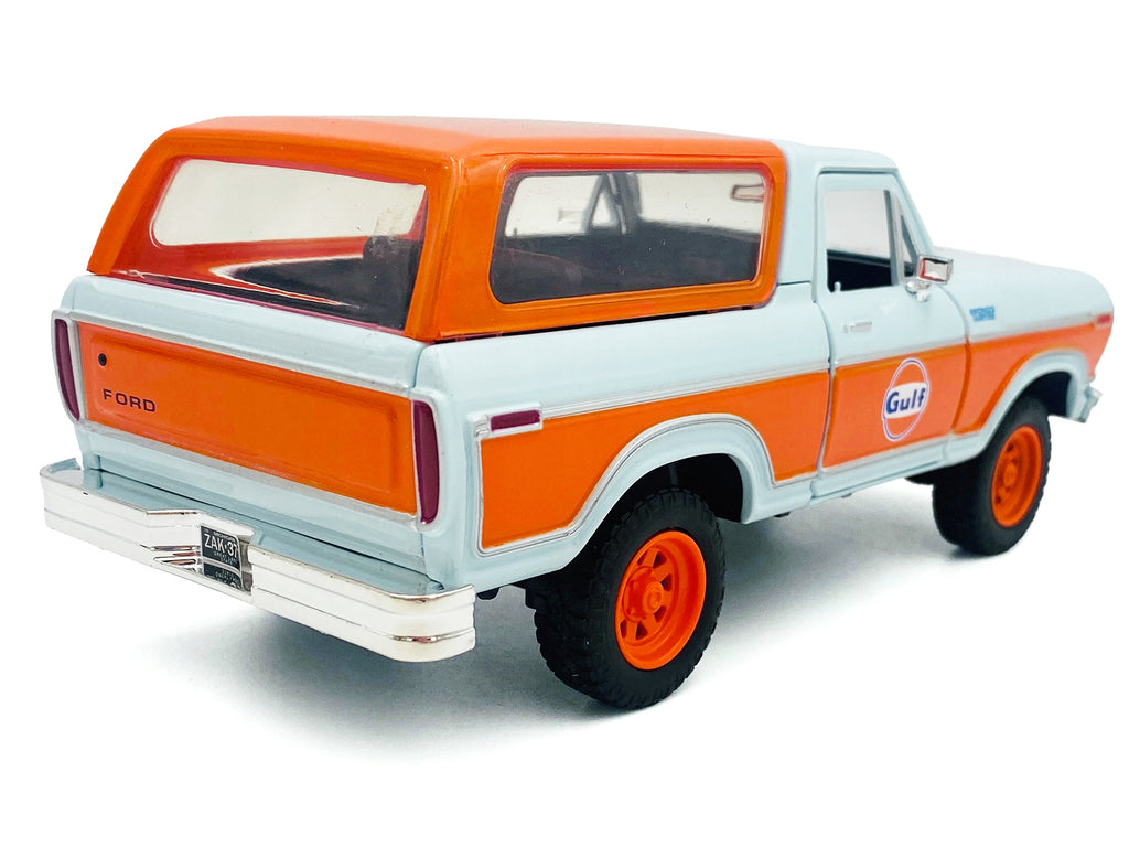 1978 Ford Bronco Light Blue and Orange "Gulf Oil" "Gulf Die-Cast Collection" 1/24 Diecast Model Car by Motormax - image 3