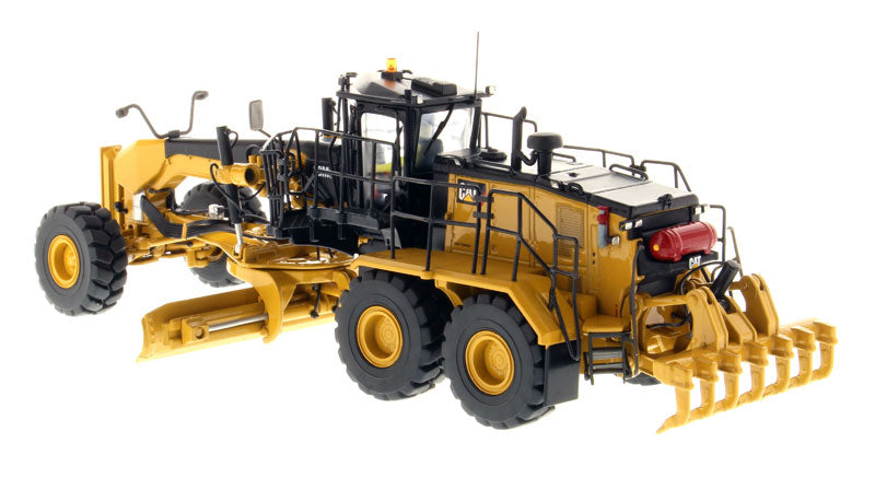 CAT Caterpillar 18M3 Motor Grader with Operator "High Line Series" 1/50 Diecast Model by Diecast Masters - image 3
