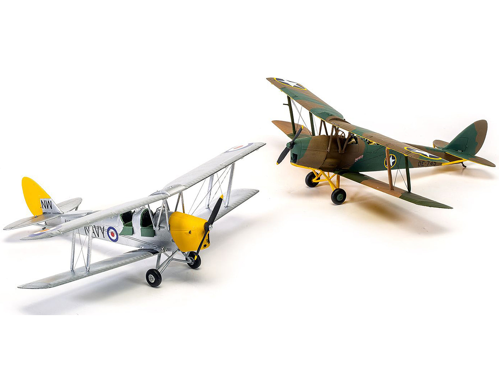 Level 2 Model Kit De Havilland Tiger Moth Aircraft with 2 Scheme Options 1/72 Plastic Model Kit by Airfix - image 2