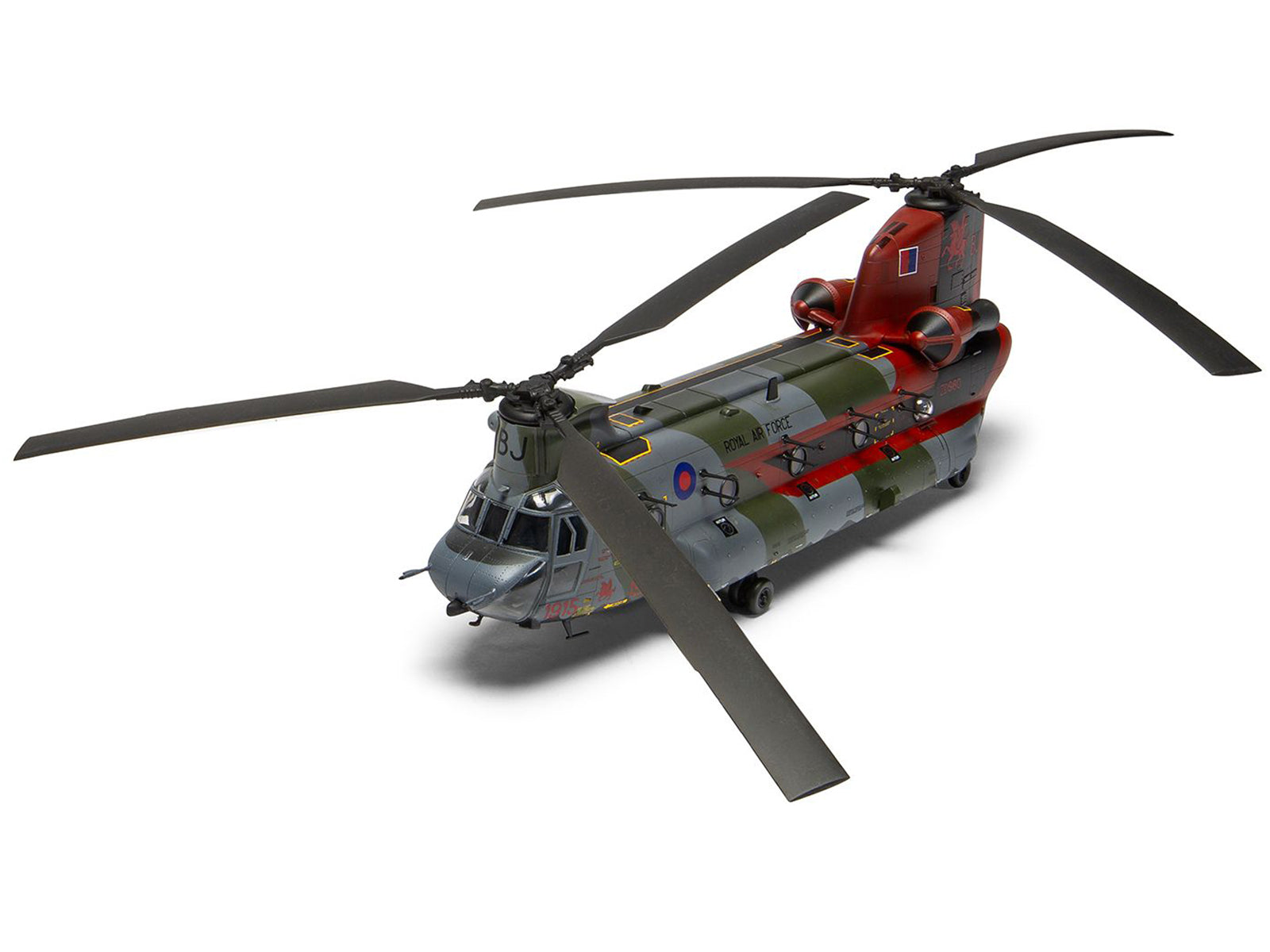 Level 3 Model Kit Boeing Chinook HC.1 (Late Production) Helicopter with 2 Scheme Options 1/72 Plastic Model Kit by Airfix - image 5