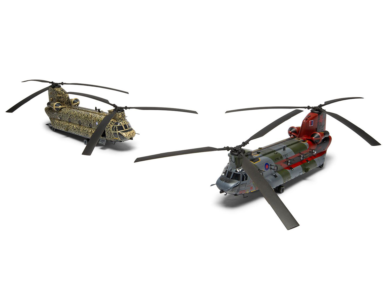 Level 3 Model Kit Boeing Chinook HC.1 (Late Production) Helicopter with 2 Scheme Options 1/72 Plastic Model Kit by Airfix - image 2