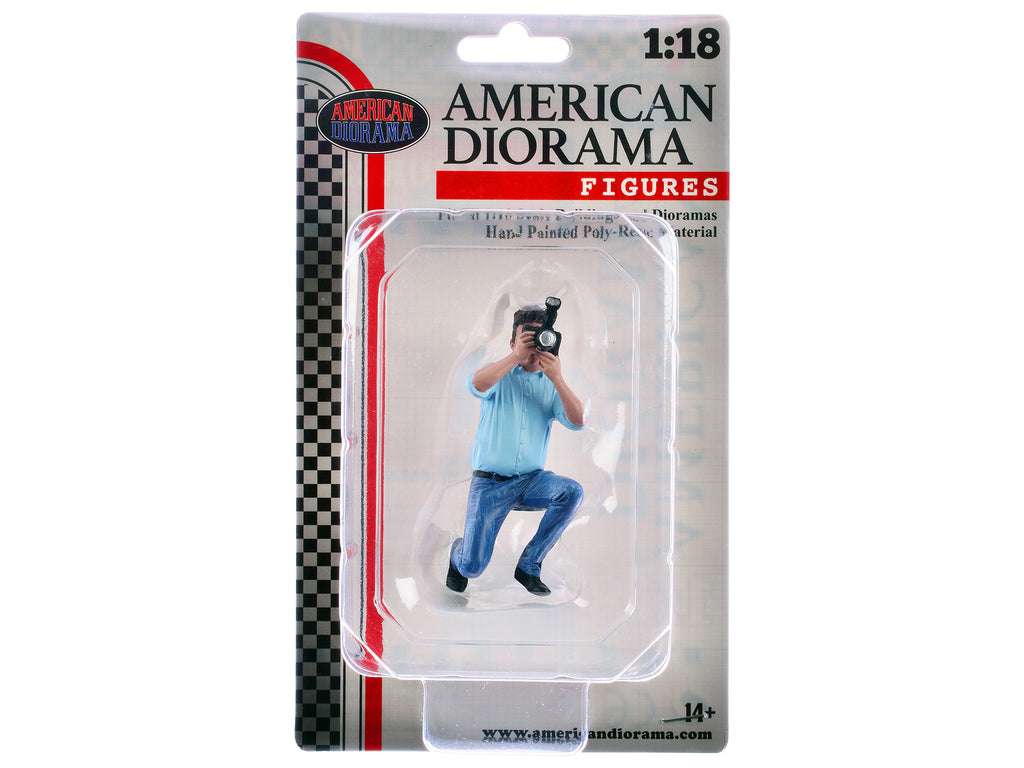 "Photographers" Figure #3 for 1/18 Scale Models by American Diorama - image 4