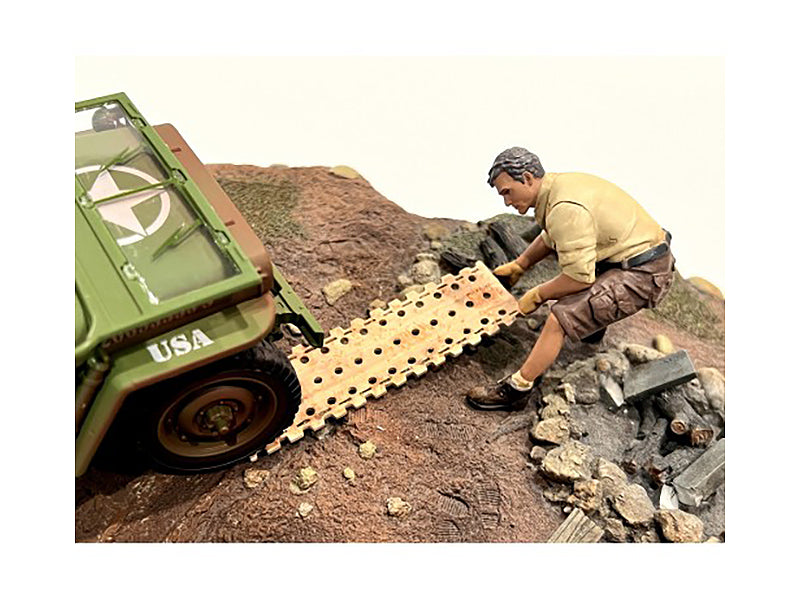 "4X4 Mechanic" Figure 2 with Board Accessory for 1/18 Scale Models by American Diorama - image 3