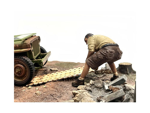 "4X4 Mechanic" Figure 2 with Board Accessory for 1/18 Scale Models by American Diorama - image 2