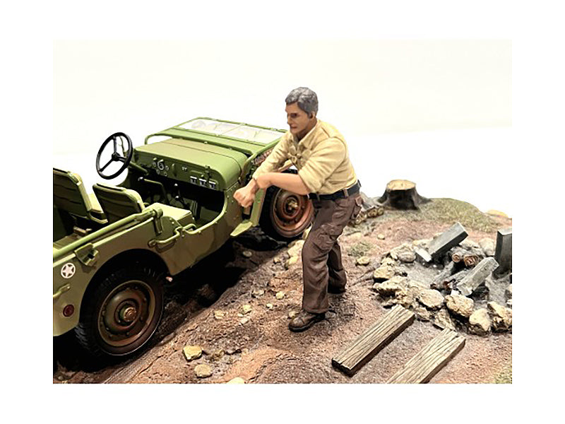 "4X4 Mechanic" Figure 3 for 1/18 Scale Models by American Diorama - image 2