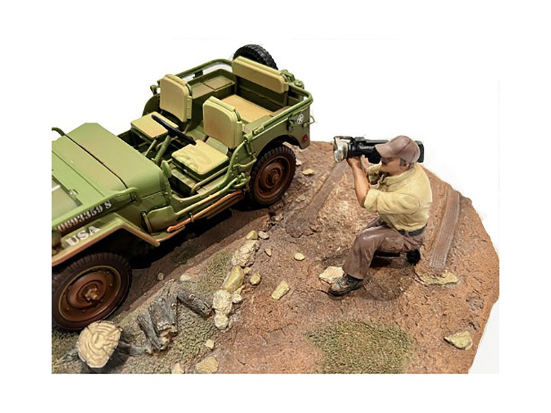 "4X4 Mechanic" Figure 7 for 1/18 Scale Models by American Diorama - image 2