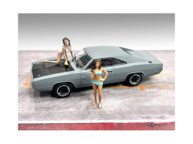 "Car Wash Girls" Set 1 Dorothy and Barbara 2 Piece Figure for 1/43 Scale Models by American Diorama - image 2