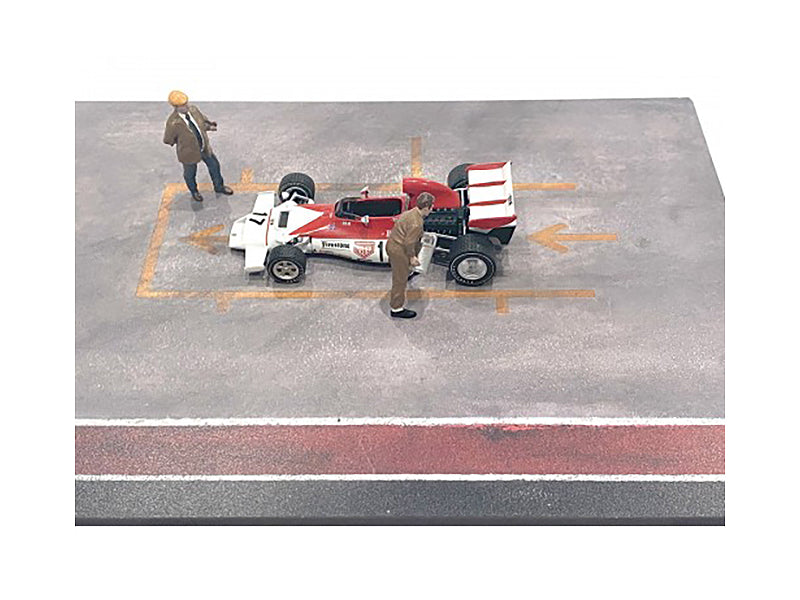 "Race Day" Two Diecast Figures Set 4 for 1/43 Scale Models by American Diorama - image 2