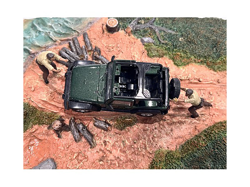 "4X4 Mechanics" 2 Piece Diecast Figure Set 3 for 1/43 Scale Models by American Diorama - image 3