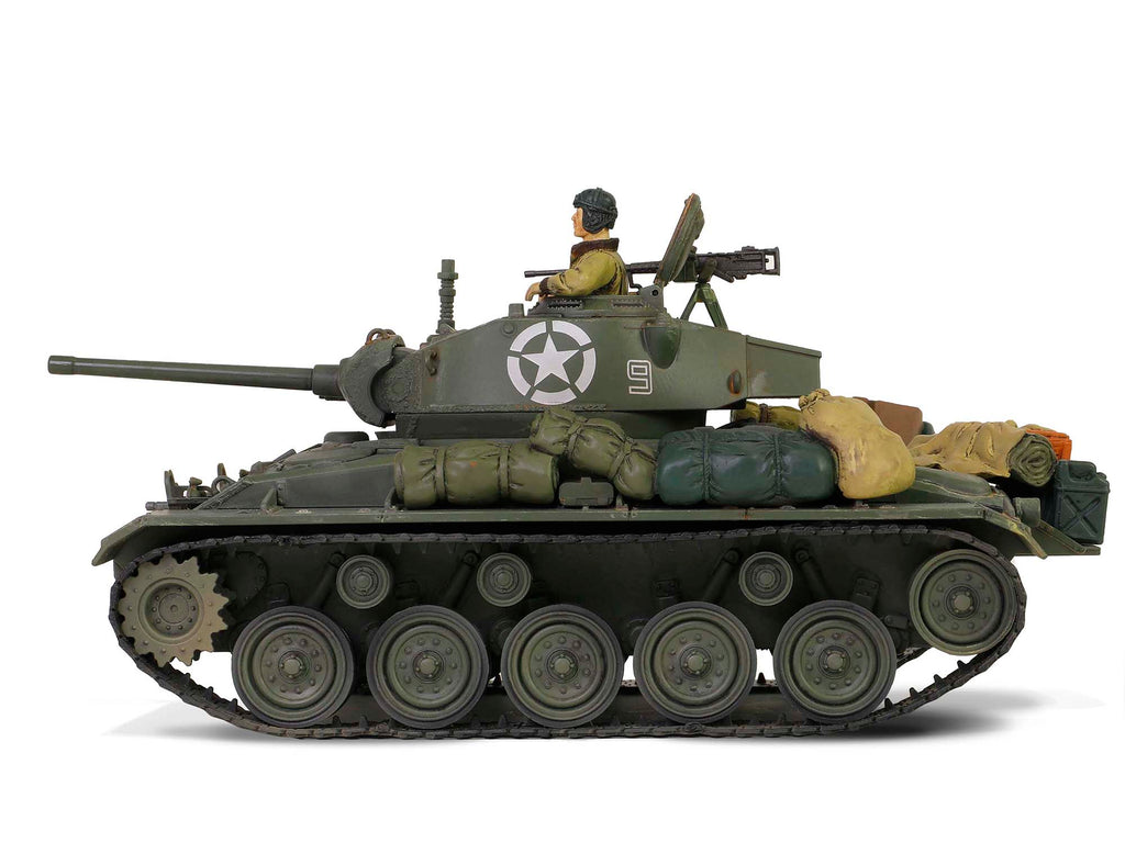 M24 Chaffee Light Tank "8th Armored Division 36th Tank Batallion, Rheinberg Germany World War II" (1945) United States Army "Armoured Fighting Vehicle" Series 1/32 Diecast Model by Forces of Valor - image 5