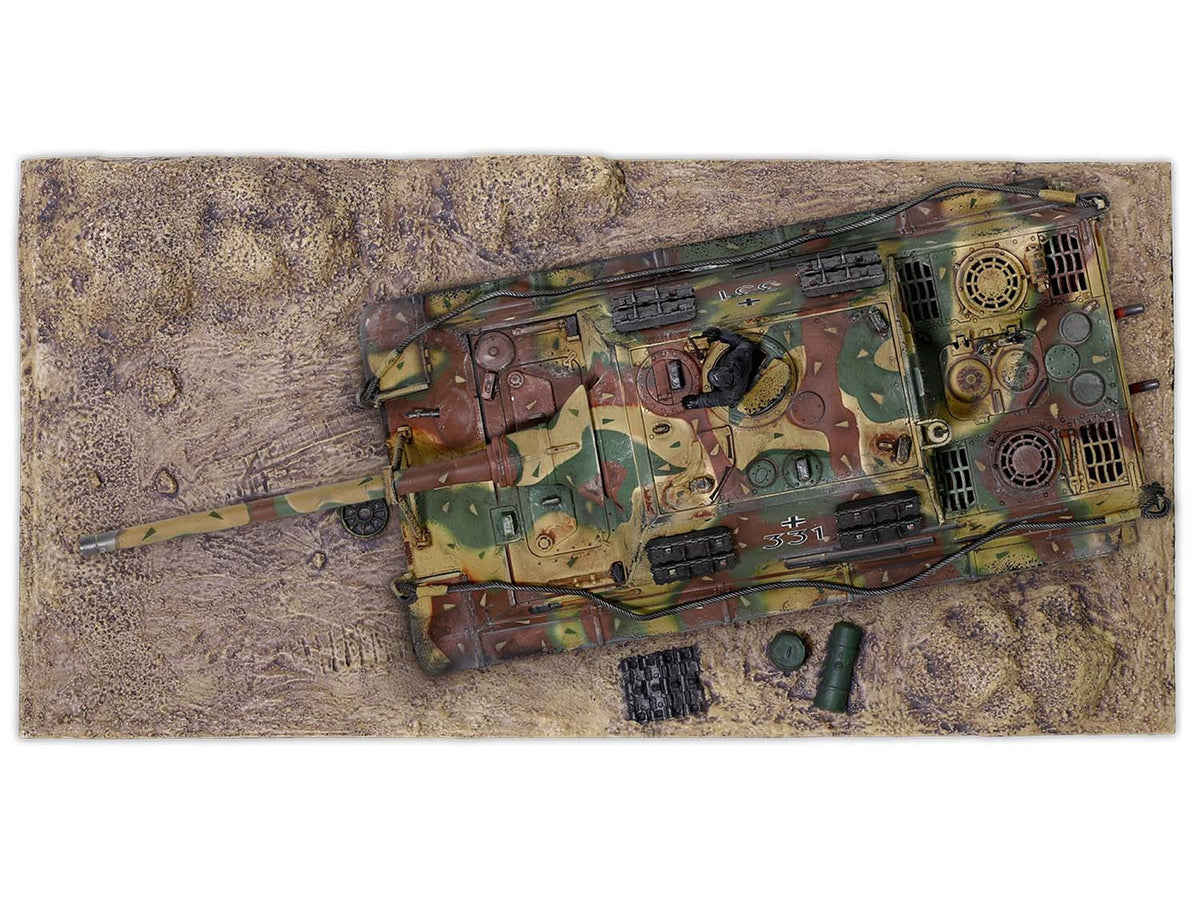 German Sd.Kfz.186 Panzerjager Tiger Ausf. B Heavy Tank "JagdTiger (Henschel suspension) No.331 sPzJgrAbt 653 Germany" (1945) German Army "Armored Fighting Vehicle" Series 1/32 Diecast Model by Forces of Valor - image 5