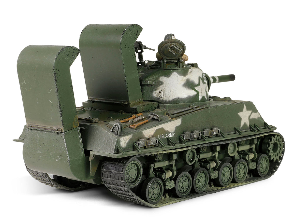 Sherman M4 (105) Howitzer Medium Tank "US Army 711th Tank Battalion Okinawa" (1945) "Engine Plus" Series 1/32 Diecast Model by Metal Proud - image 5