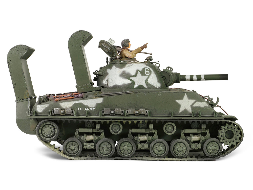 Sherman M4 (105) Howitzer Medium Tank "US Army 711th Tank Battalion Okinawa" (1945) "Engine Plus" Series 1/32 Diecast Model by Metal Proud - image 3