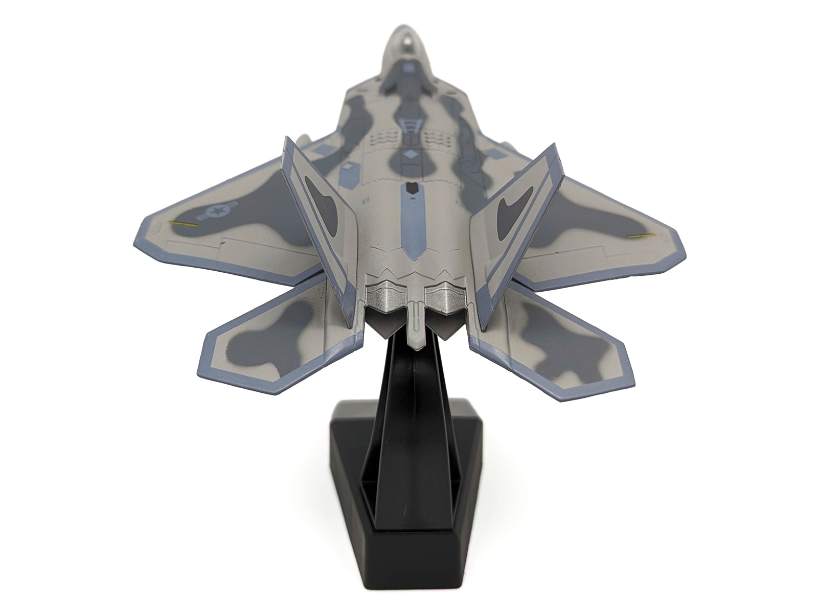 Lockheed Martin F-22A Raptor Aircraft "Spirit of America 412th Test Wing Edwards Air Force Base" (1997) United States Air Force 1/100 Diecast Model Airplane - image 5