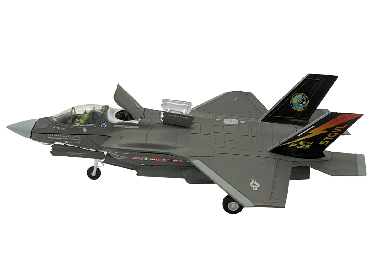 Lockheed Martin F-35B (STOVL) Lightning II Aircraft "BF-01 Prototype Air Test an Evaluation Squadron 23 (VX-23) Salty Dogs" (2009) United States Navy 1/72 Diecast Model Airplane - image 4