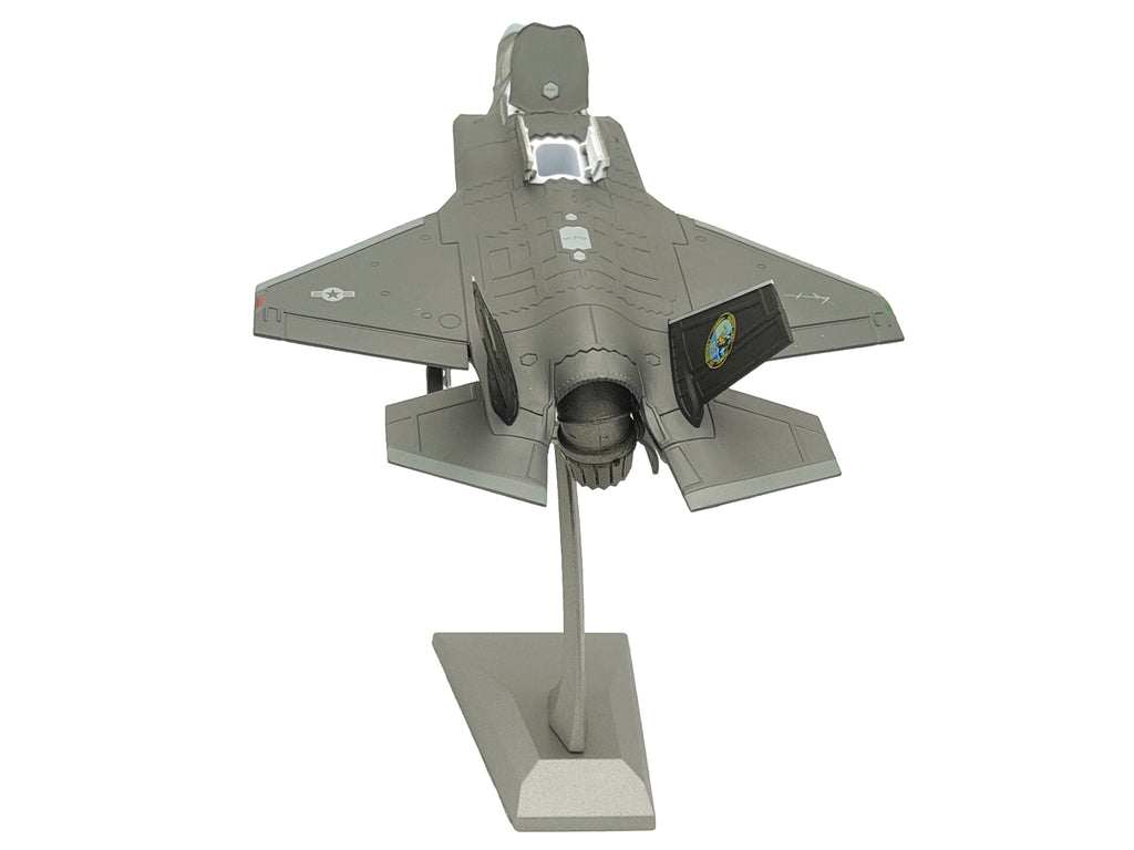 Lockheed Martin F-35B (STOVL) Lightning II Aircraft "BF-01 Prototype Air Test an Evaluation Squadron 23 (VX-23) Salty Dogs" (2009) United States Navy 1/72 Diecast Model Airplane - image 5