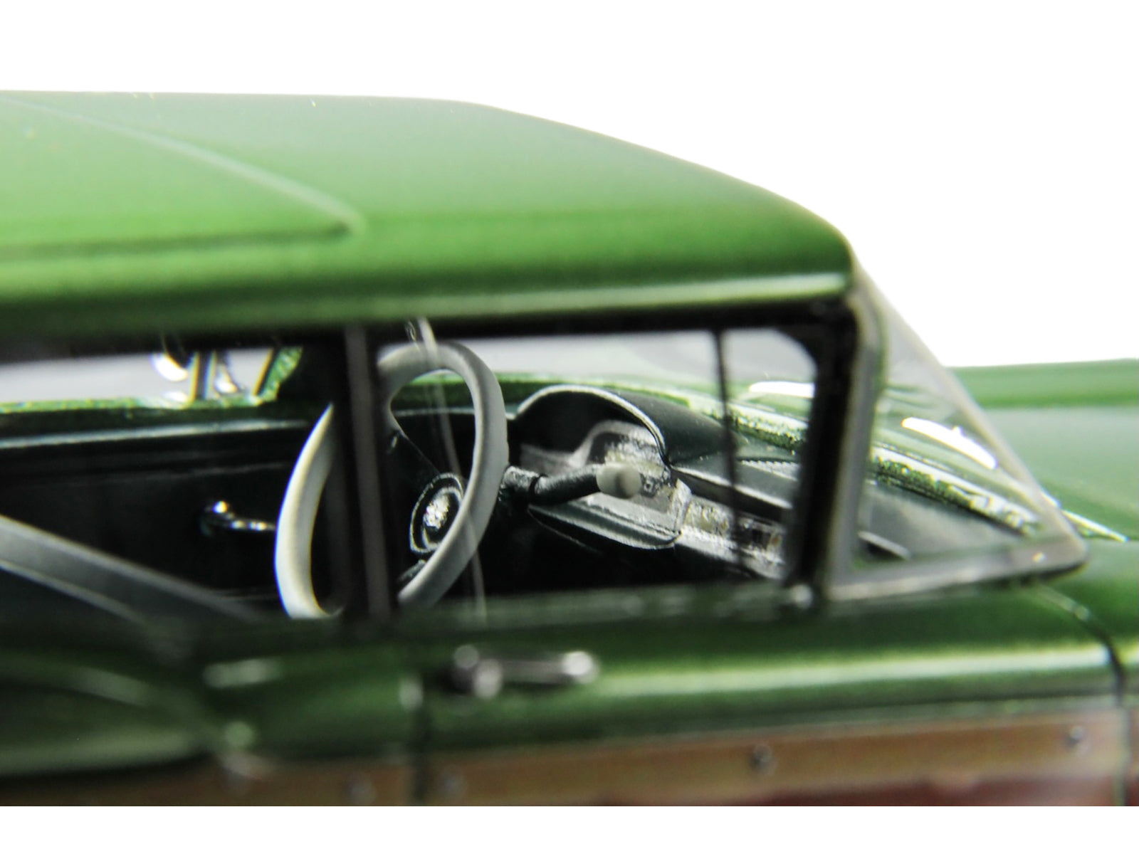 1959 Ford Country Squire Sherwood Green Metallic with Woodgrain Sides and Green Interior Limited Edition to 200 pieces Worldwide 1/43 Model Car by Goldvarg Collection - image 2