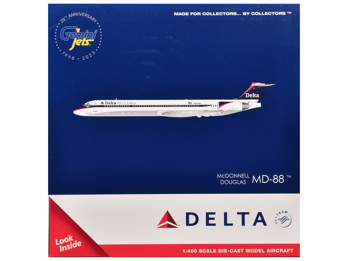 McDonnell Douglas MD-88 Commercial Aircraft "Delta Air Lines" (N925DL) White with Blue and Red Graphics 1/400 Diecast Model Airplane by GeminiJets - image 3