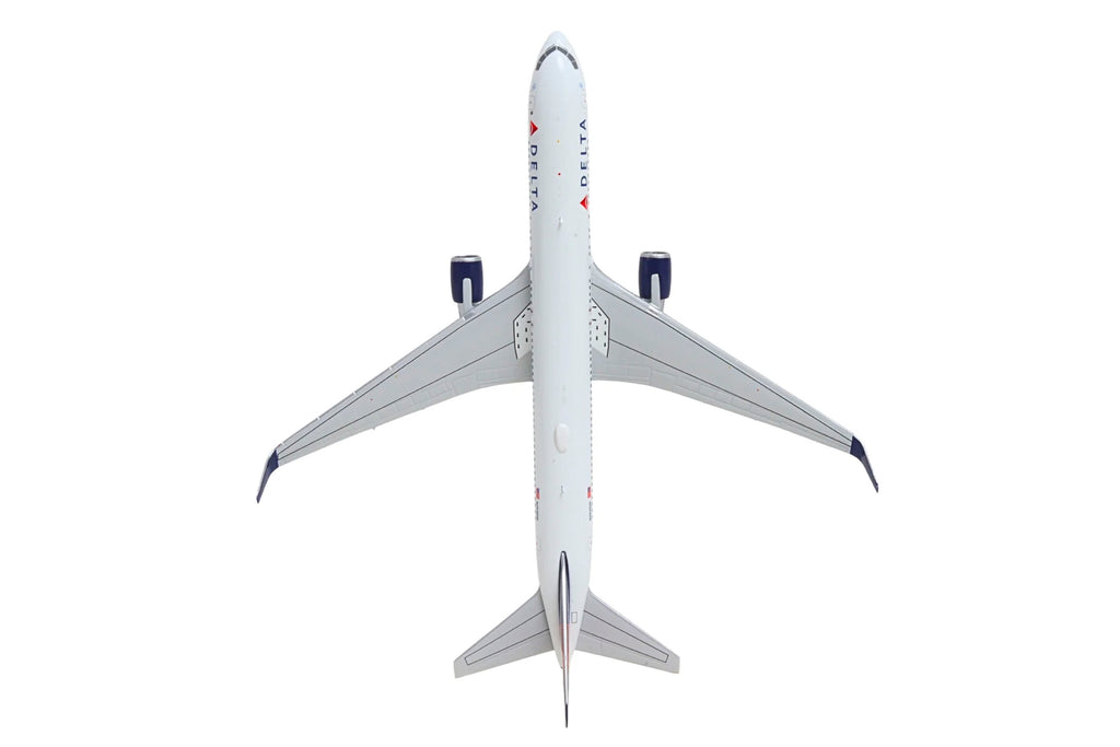 Boeing 767-300ER Commercial Aircraft "Delta Air Lines" (N199DN) White with Red and Blue Tail 1/400 Diecast Model by GeminiJets