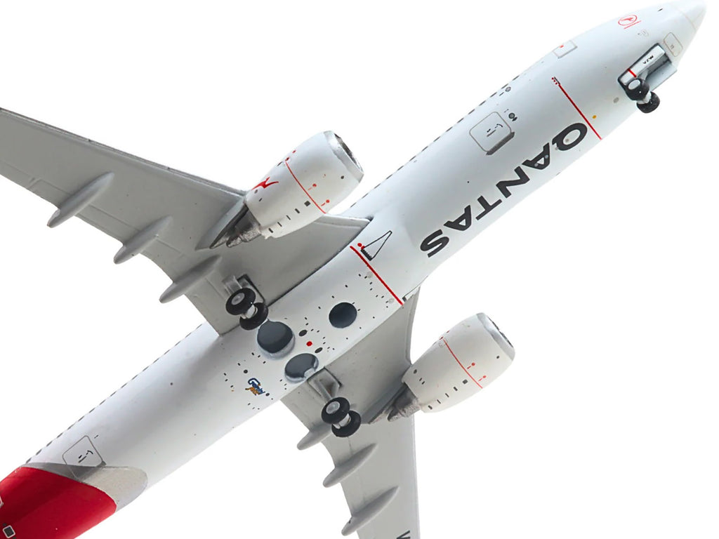 Boeing 737-800 Commercial Aircraft "Qantas Airways" (VH-VZW) White with Red Tail 1/400 Diecast Model Airplane by GeminiJets - image 4