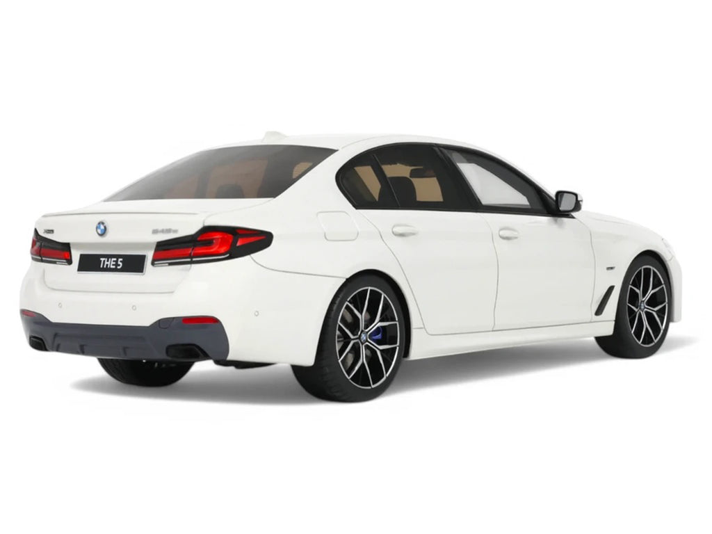 2023 BMW 545e xDrive M Sport Alpine White 1/18 Model Car by GT Spirit - image 5