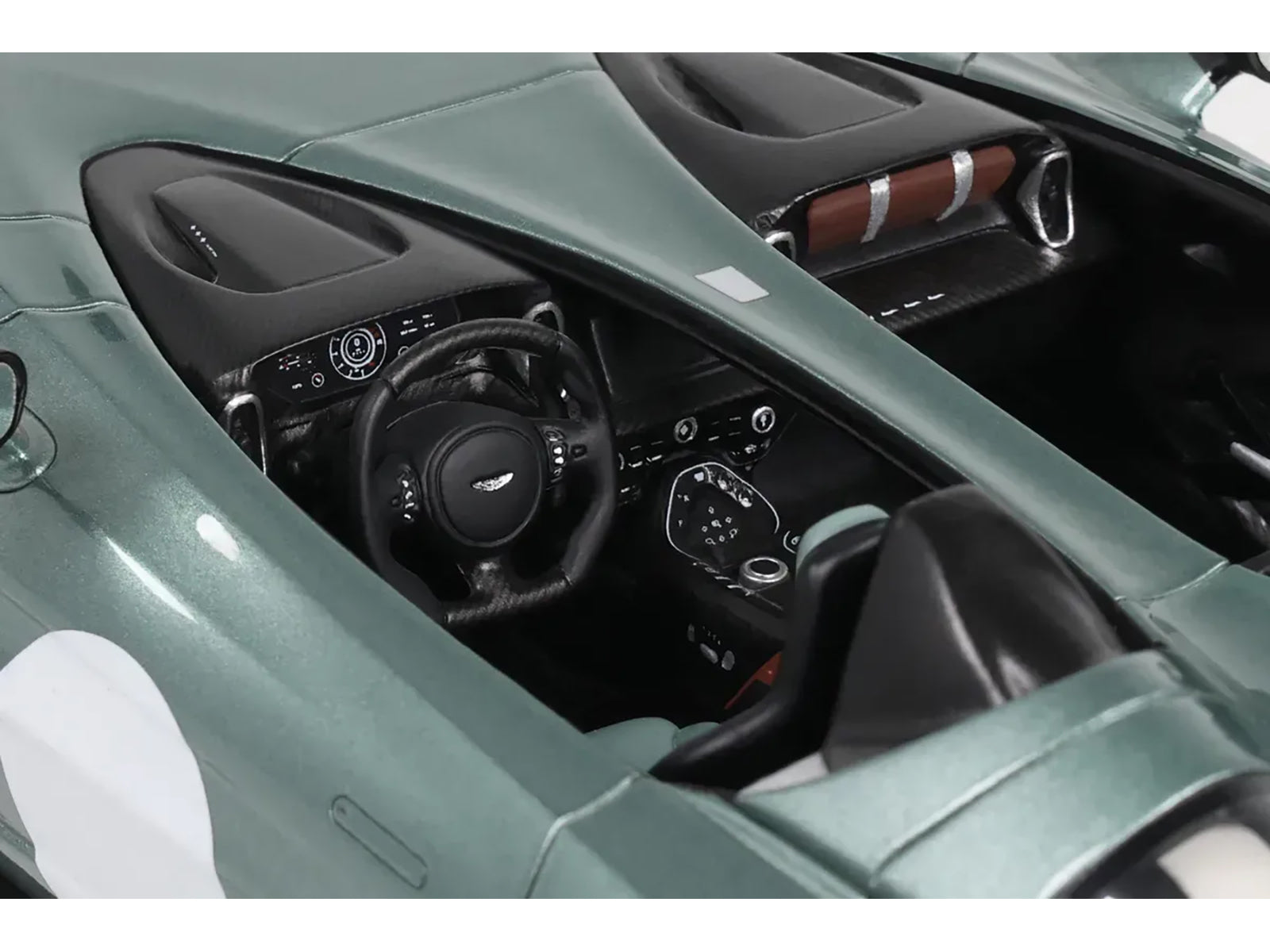 Aston Martin V12 Speedster Green Metallic 1/18 Model Car by GT Spirit - image 3