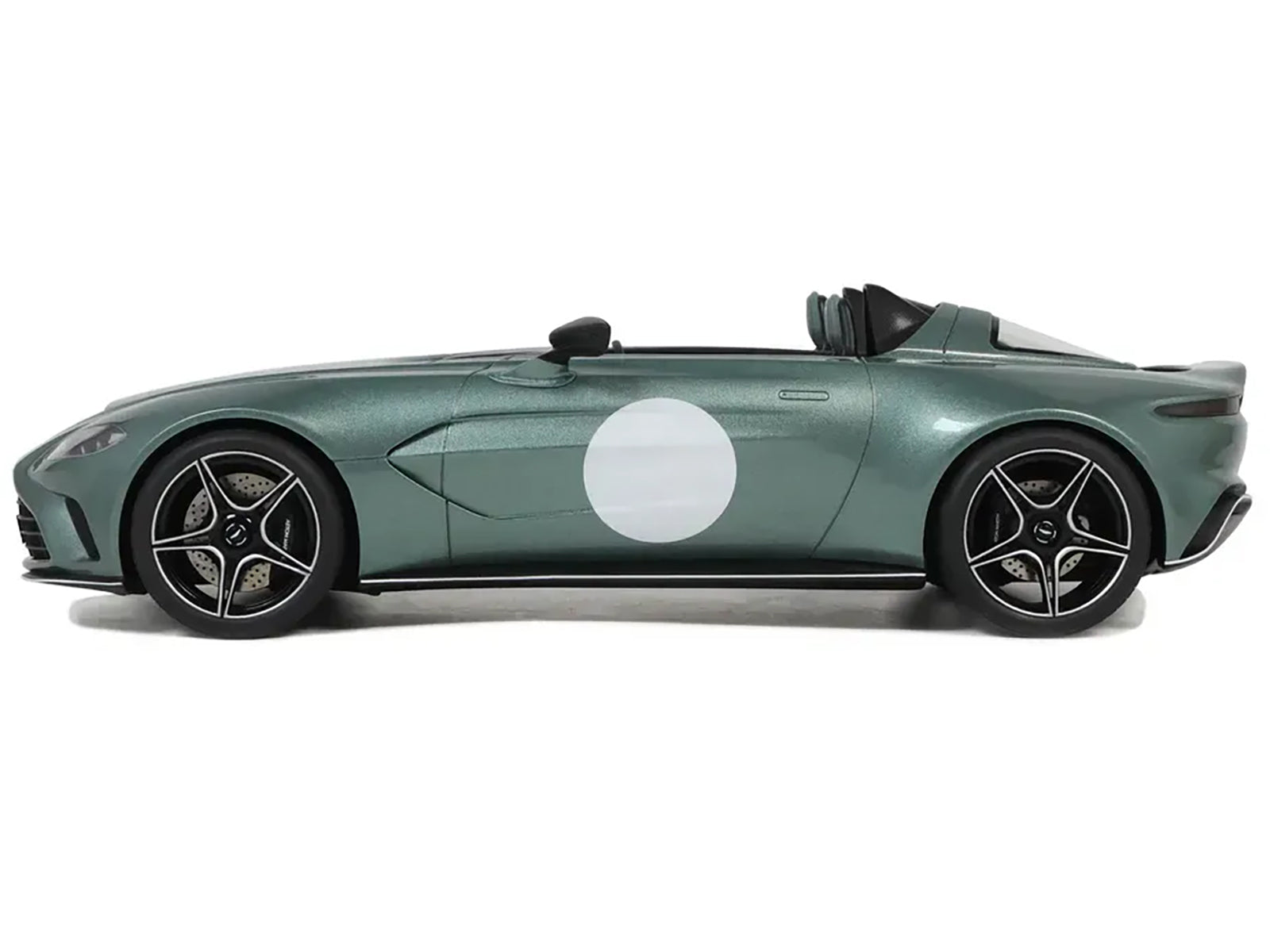 Aston Martin V12 Speedster Green Metallic 1/18 Model Car by GT Spirit - image 4