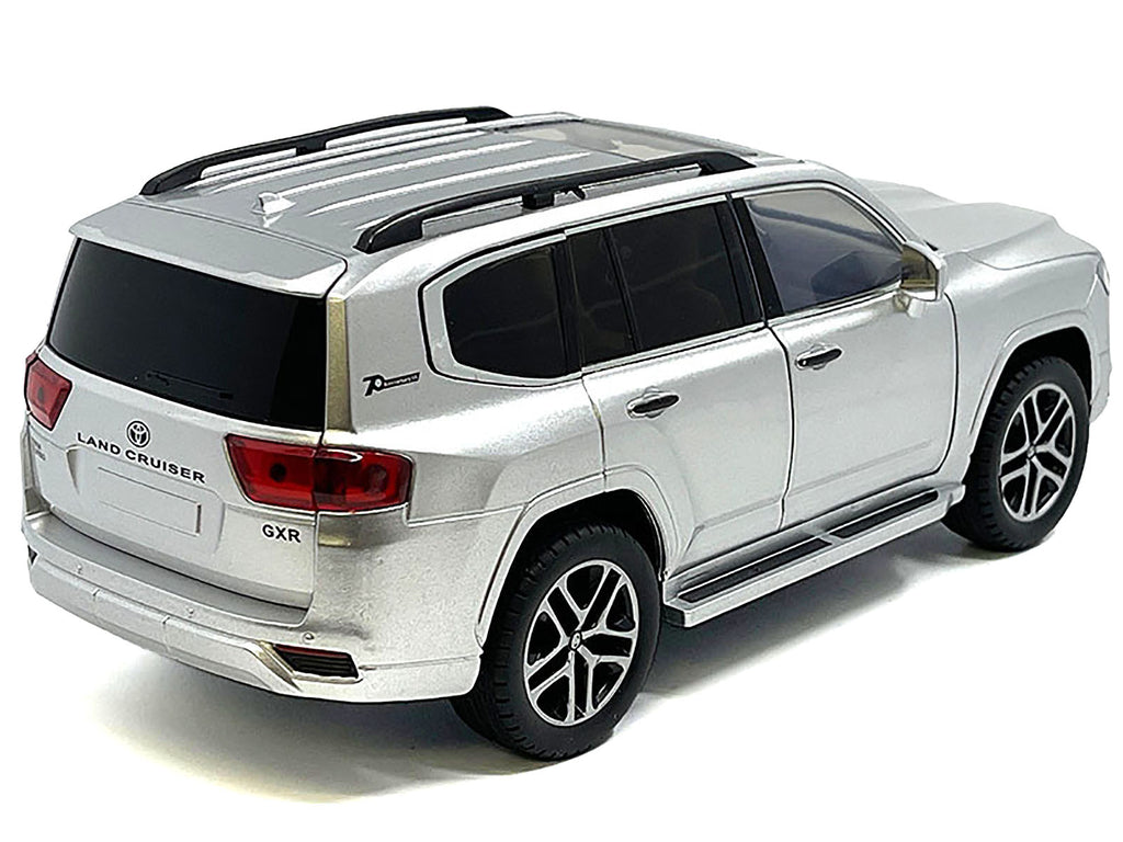 Toyota Land Cruiser Silver Metallic with Sun Roof 1/24 Diecast Model Car - image 3