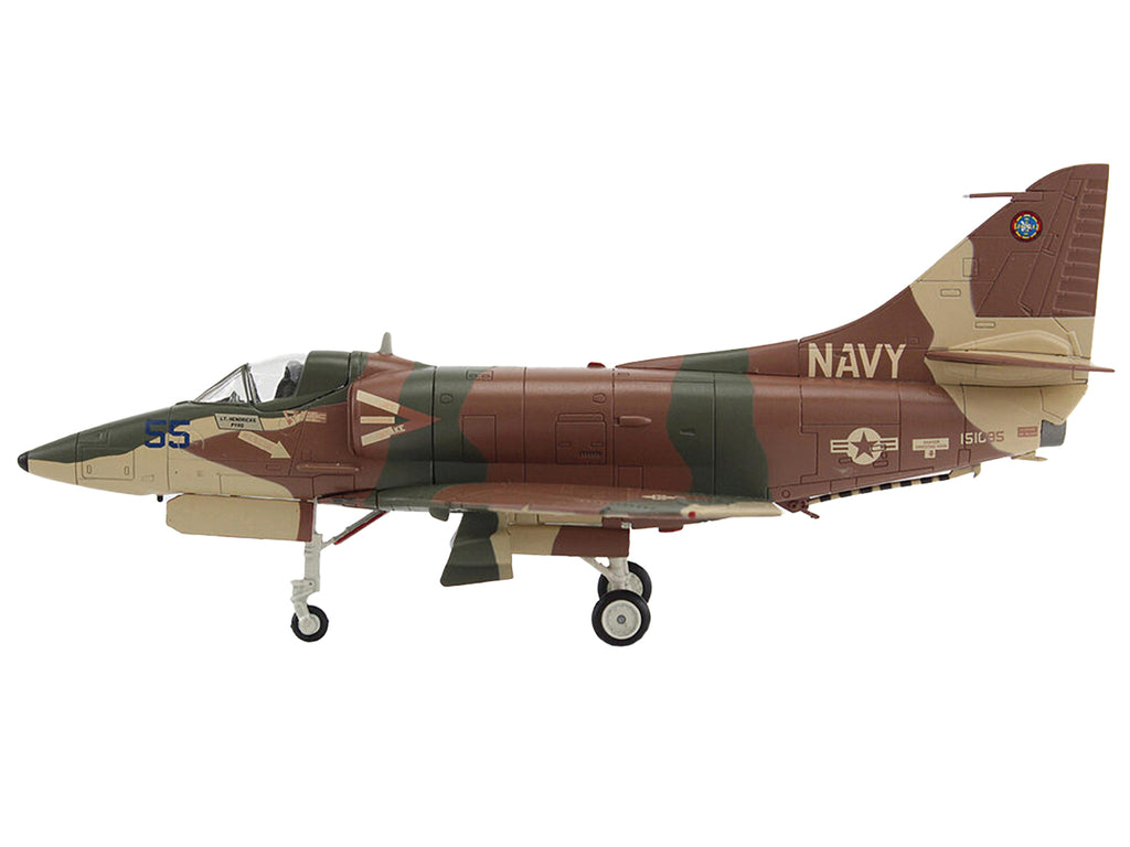 Douglas A-4E Skyhawk Aircraft "Aggressor 151095" (1985/6) United States Navy "Air Power Series" 1/72 Diecast Model by Hobby Master - image 2
