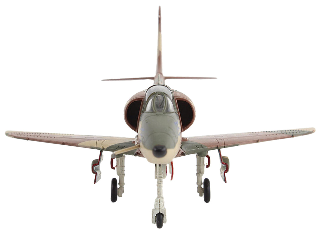 Douglas A-4E Skyhawk Aircraft "Aggressor 151095" (1985/6) United States Navy "Air Power Series" 1/72 Diecast Model by Hobby Master - image 3