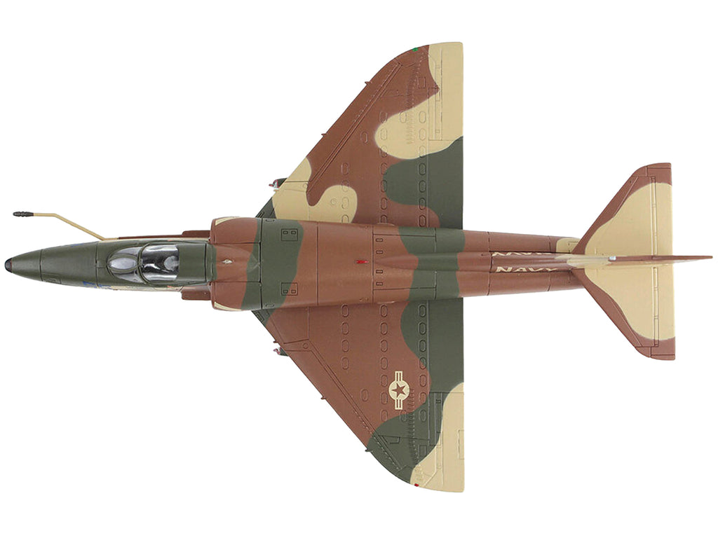 Douglas A-4E Skyhawk Aircraft "Aggressor 151095" (1985/6) United States Navy "Air Power Series" 1/72 Diecast Model by Hobby Master - image 4