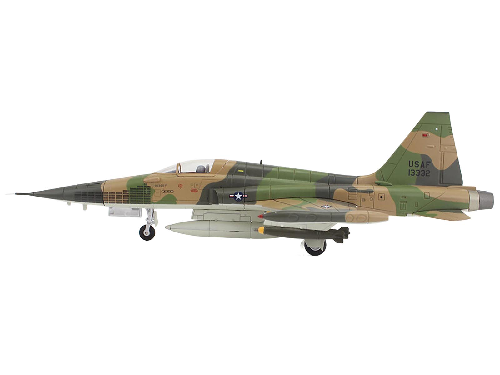 Northrop F-5C Skoshi Tiger Aircraft "64-13332 10th FCS Bien Hoa AFB" (1965) United States Air Force "Air Power Series" 1/72 Diecast Model by Hobby Master - image 2