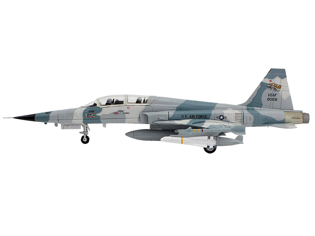 Northrop F-5F Tiger II Aircraft "58th Tactical Training Wing Williams Air Force Base" United States Air Force "Air Power Series" 1/72 Diecast Model by Hobby Master - image 2