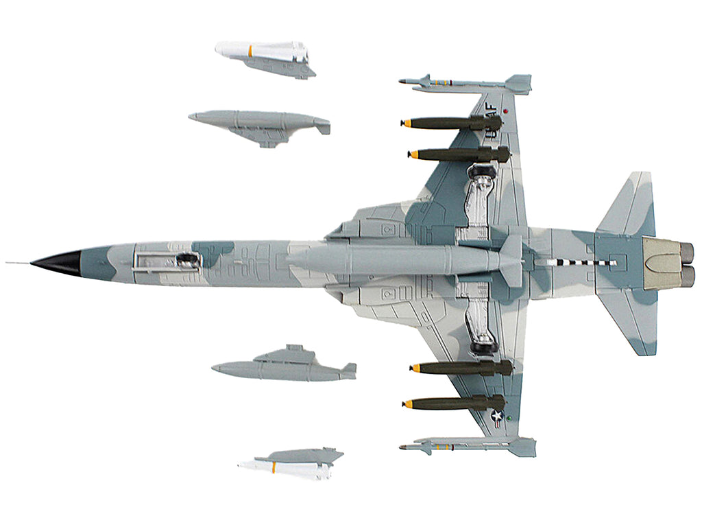 Northrop F-5F Tiger II Aircraft "58th Tactical Training Wing Williams Air Force Base" United States Air Force "Air Power Series" 1/72 Diecast Model by Hobby Master - image 4