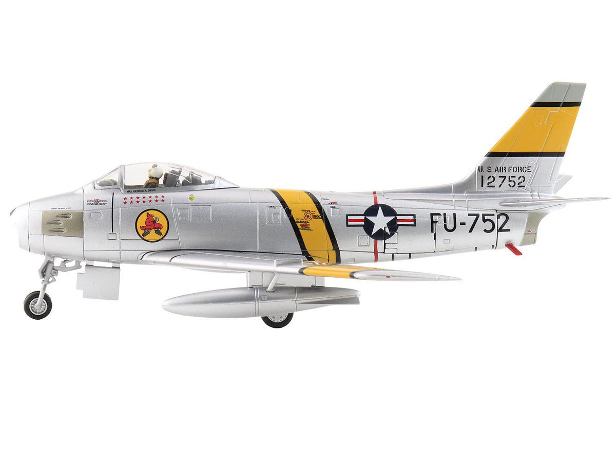North American F-86E Sabre Fighter Aircraft "51-2752 Colonel George Andrew Davis Jr. 4th FIG 334th FIS" (1952) United States Air Force "Air Power Series" 1/72 Diecast Model by Hobby Master - image 2