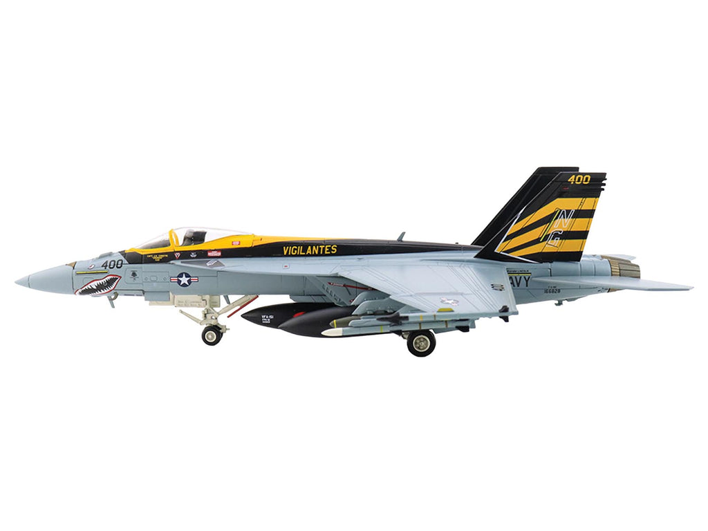 Boeing F/A-18E Super Hornet Fighter Aircraft "166828 VFA-151 Vigilantes USS Lincoln" (2021) United States Navy "Air Power Series" 1/72 Diecast Model by Hobby Master
