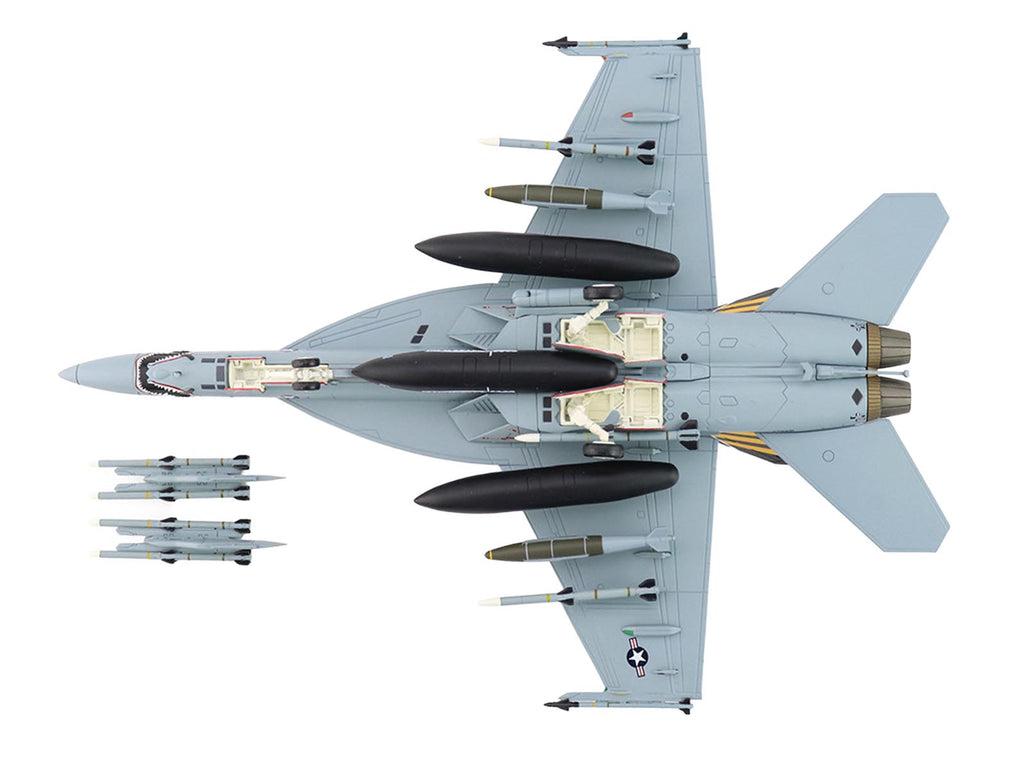 Boeing F/A-18E Super Hornet Fighter Aircraft "166828 VFA-151 Vigilantes USS Lincoln" (2021) United States Navy "Air Power Series" 1/72 Diecast Model by Hobby Master