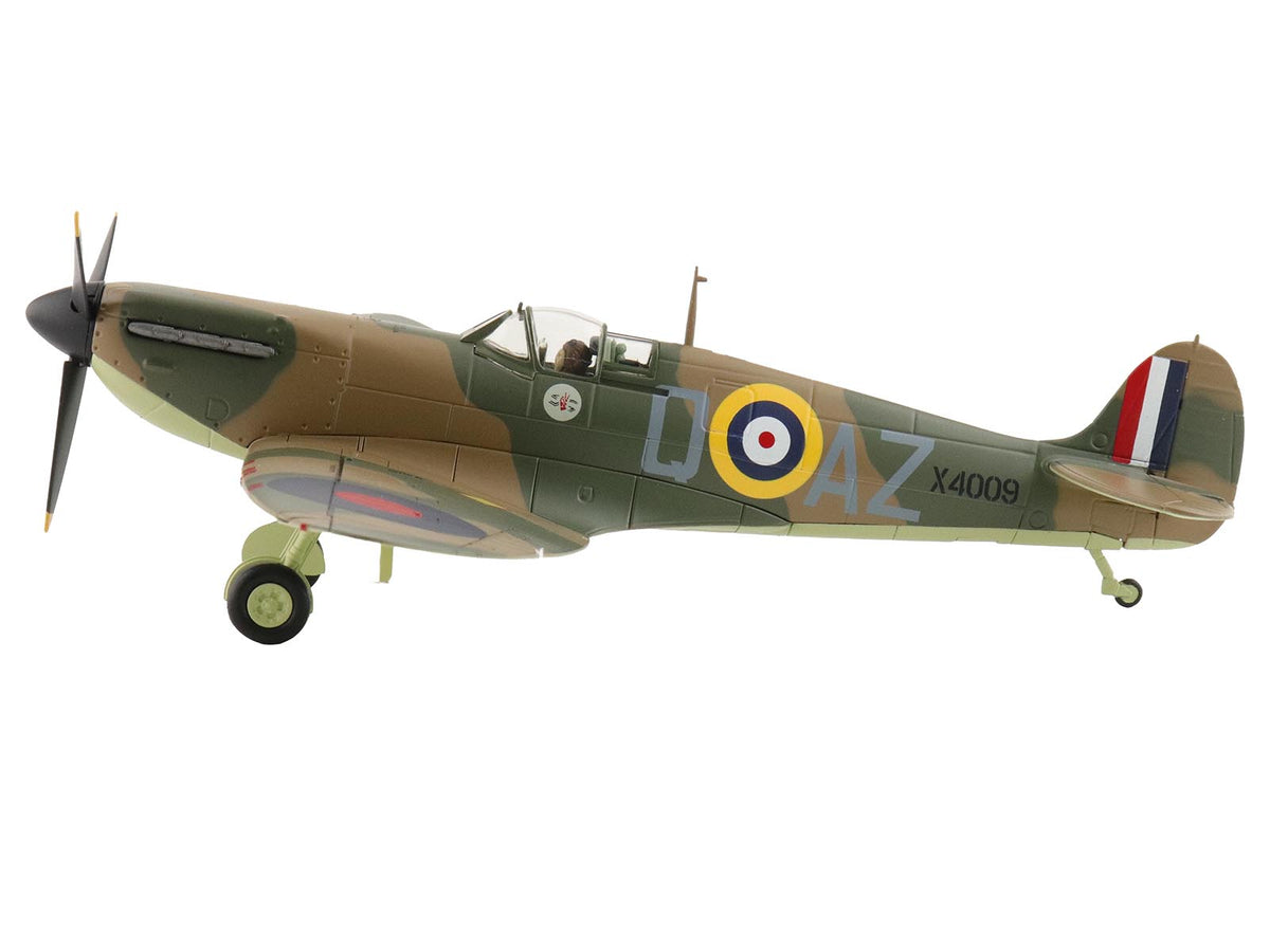 Supermarine Spitfire Mk.1a Fighter Aircraft "X4009 Flight Lieutenant P.C. Hughes" (1940) British Royal Air Force "Air Power Series" 1/48 Diecast Model by Hobby Master - image 2