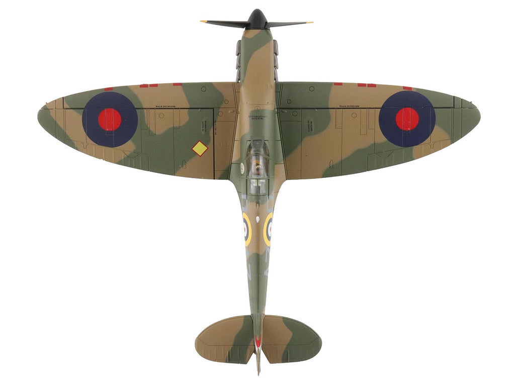Supermarine Spitfire Mk.1a Fighter Aircraft "X4009 Flight Lieutenant P.C. Hughes" (1940) British Royal Air Force "Air Power Series" 1/48 Diecast Model by Hobby Master - image 3