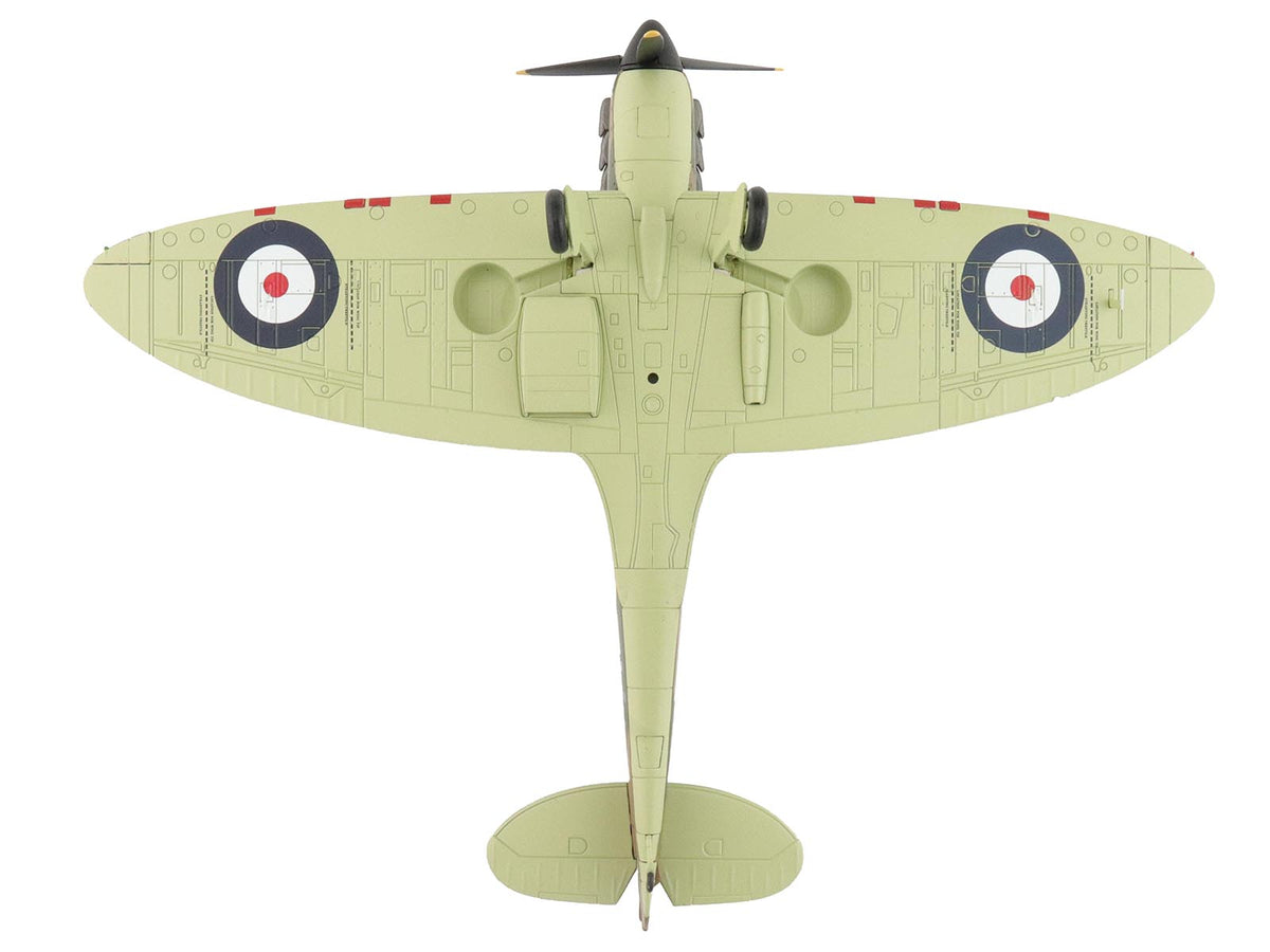 Supermarine Spitfire Mk.1a Fighter Aircraft "X4009 Flight Lieutenant P.C. Hughes" (1940) British Royal Air Force "Air Power Series" 1/48 Diecast Model by Hobby Master - image 4