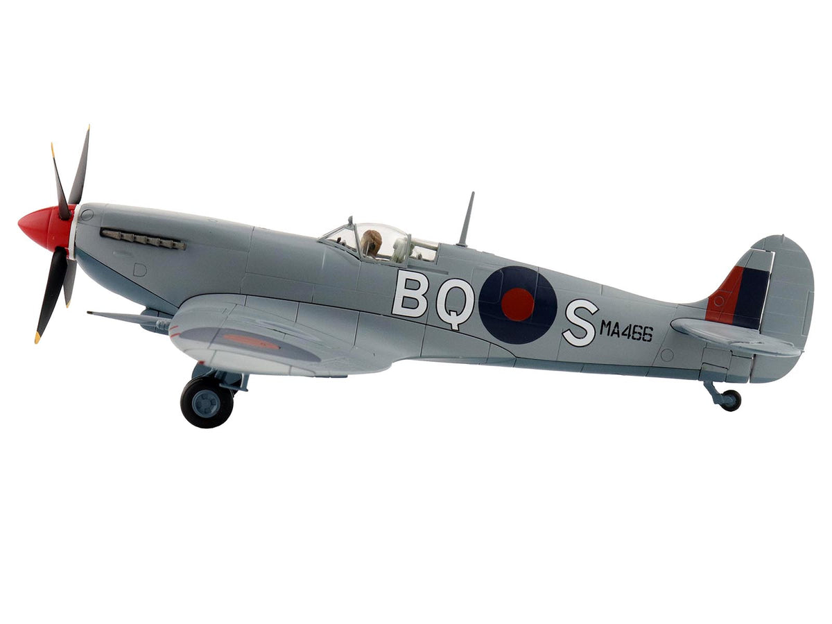 Supermarine Spitfire Mk IXc Fighter Aircraft "MA466 BQ-S No. 451 Squadron Corsica" (1944) Royal Australian Air Force "Air Power Series" 1/48 Diecast Model by Hobby Master - image 2