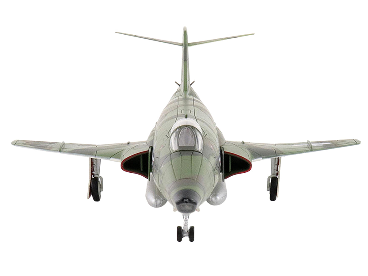 McDonnell RF-101A Voodoo Fighter Aircraft "54-1512 363rd Tactical Reconnaissance Wing Udorn Royal Thai Air Force Base" (1965) United States Air Force "Air Power Series" 1/72 Diecast Model by Hobby Master - image 3